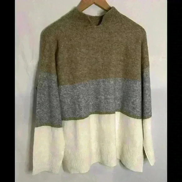 Hatley Women's Turtleneck Sweater, cozy , super soft - Trendy Color Block Design - Picture 5 of 9